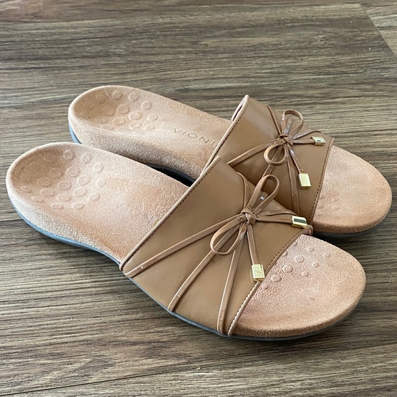 Vionic Shoes - Vionic Women's Bella Slide Sandal. Size 9.5